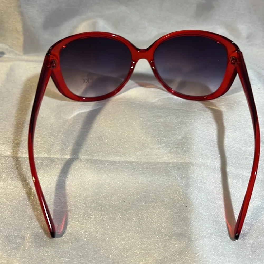 NWOT CICI ITALY DESIGN red sunglasses with plum to lavender fade lenses - Picture 4 of 4